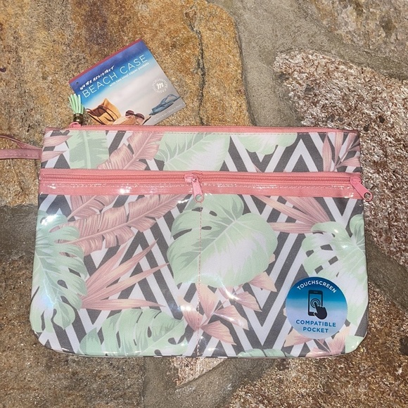 New Water Resistance Beach Case w/touchscreen pockets! Hold wet suit and phone - Picture 12 of 13